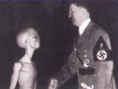 Hitler con alieno